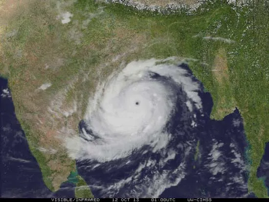 cyclone_phailin_gif.jpg