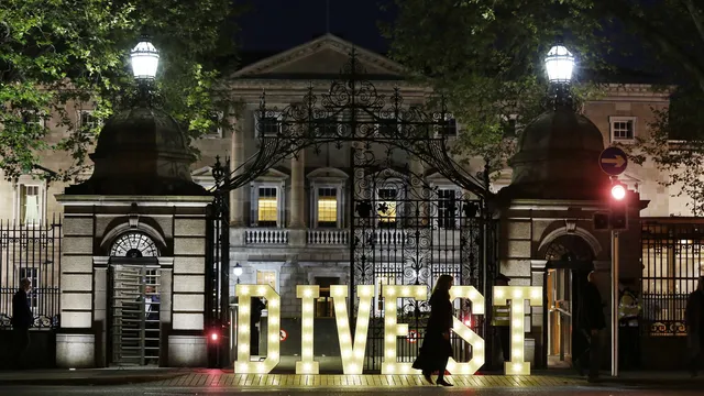 divest-sign.jpeg