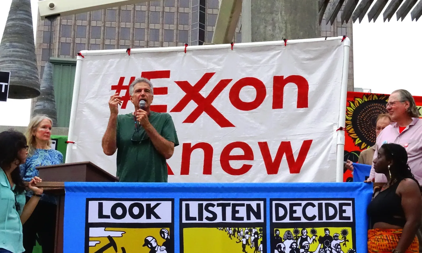 exxonknew-divest-from-deception-rally-dallas-texas-photo-linda-cooke_27193719231_o.jpg
