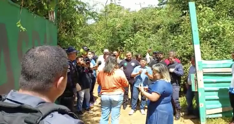 deputado lider do pt invade sede de movimento social