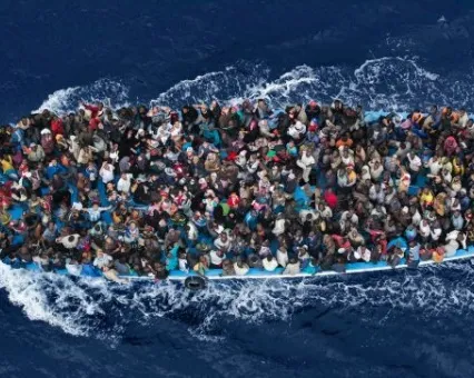 A boat carrying migrants in the Mediterranean, February 12, 2015. | Photo: Reuters