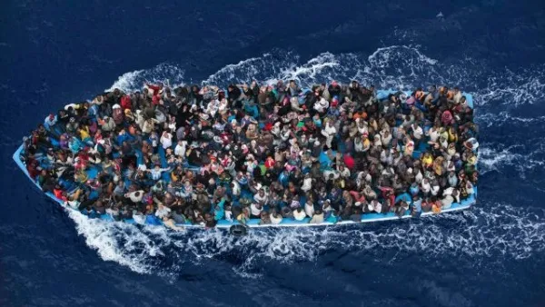 A boat carrying migrants in the Mediterranean, February 12, 2015. | Photo: Reuters
