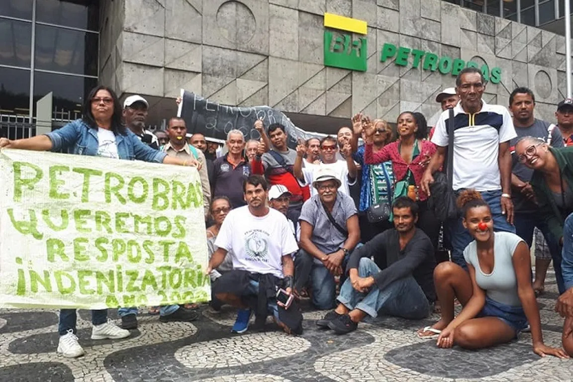 Protesto de pescadores artesanais - ref. vazamento de óleo na Baía de Guanabara em 2000