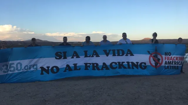 Membros da 350.org América Latina e da COESUS Latino-americana foram testemunhar os impactos do fracking na província de Neuquén, na Argentina (Foto: 350 América Latina).