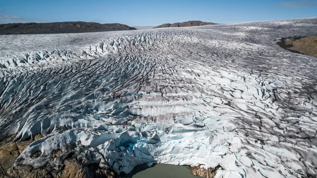 mountainous glacier landscape