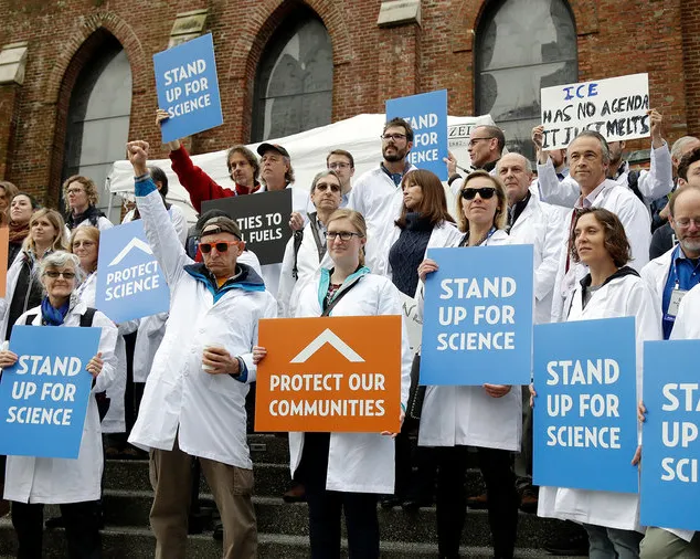 scientists-1_wide-db9c6961f3cc9b69f7b3585026c4360c2338986f-s900-c85