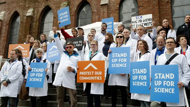 scientists-1_wide-db9c6961f3cc9b69f7b3585026c4360c2338986f-s900-c85