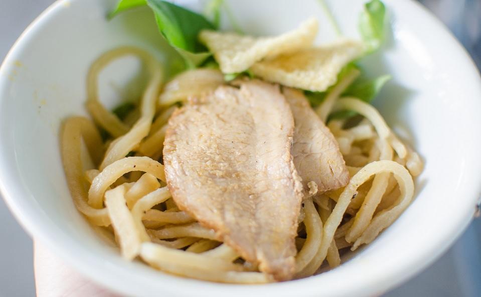 sliced pork and noodle, restaurant in Hoi An, Vietnam