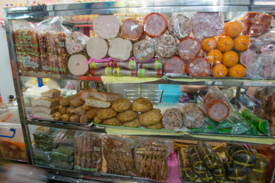 food stalls, Cho Xom Chieu market, Ho Chi Minh, Vietnam