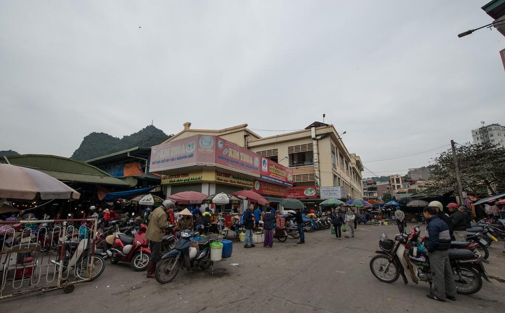 local market, Halong Bay, Vietnam