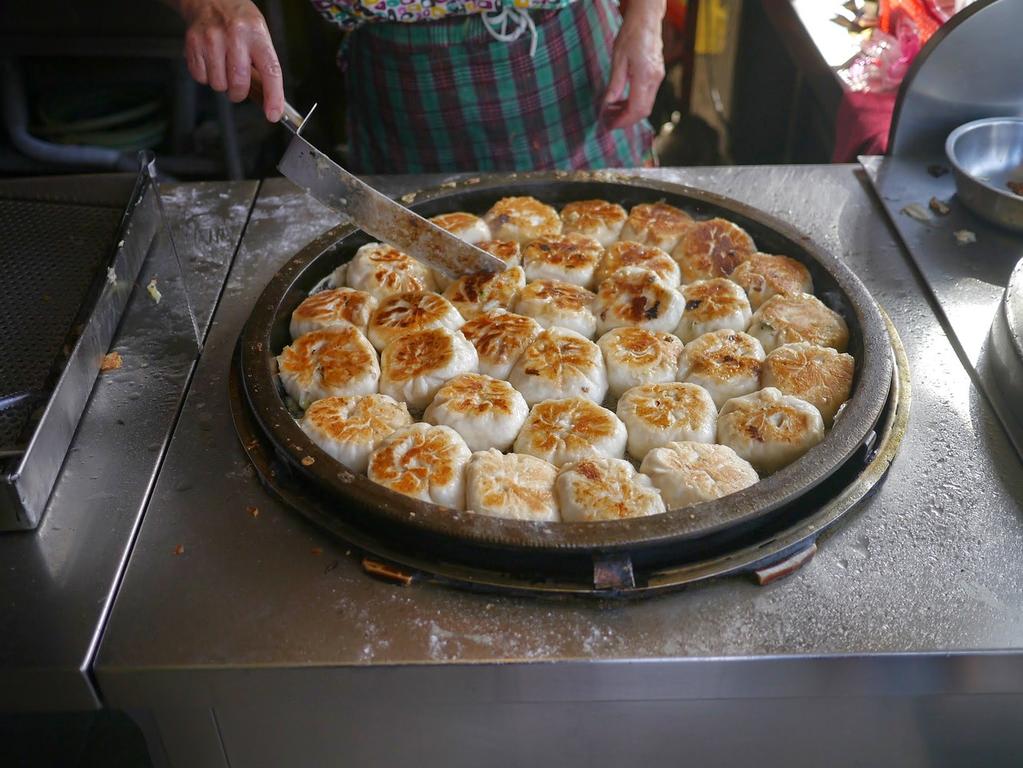 pan fried baos, Taipei night market