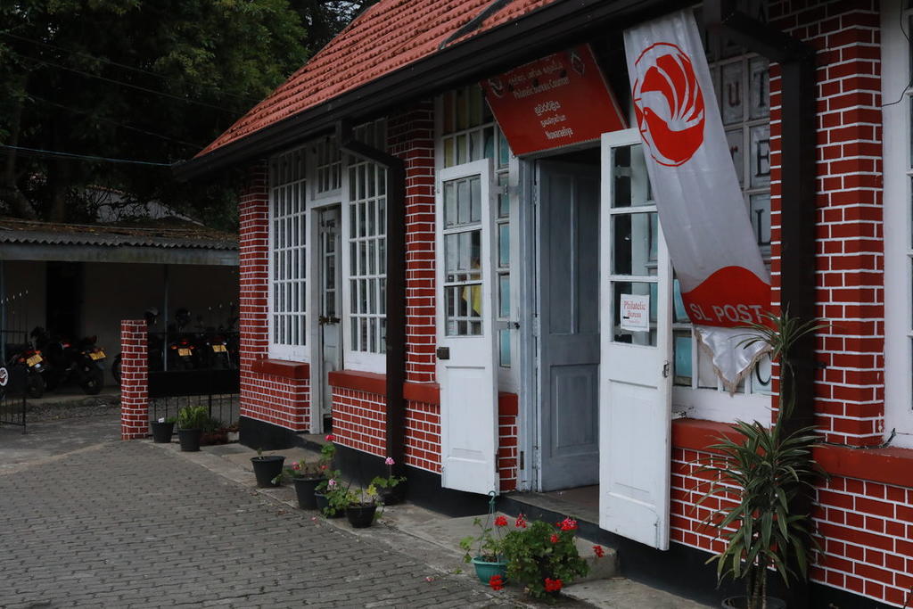 pink post office, Sri Lanka