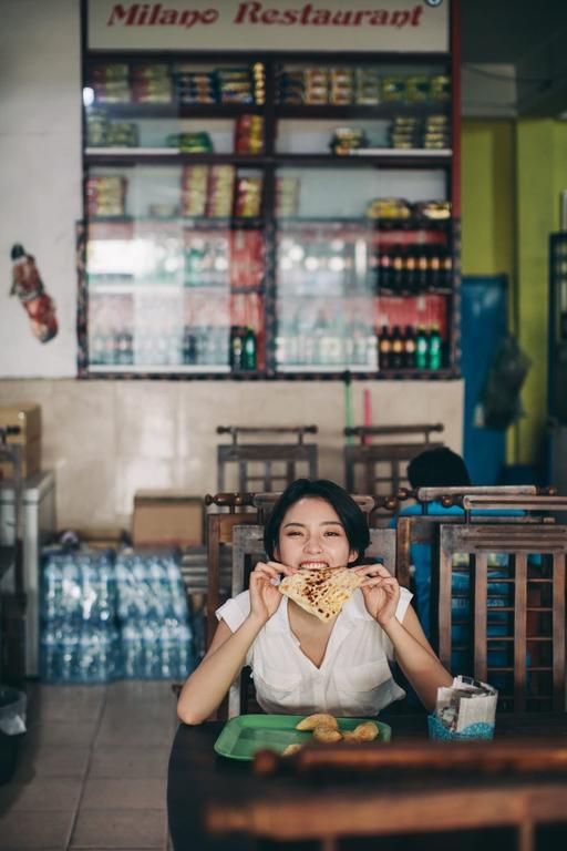 eating roti in Sri Lanka