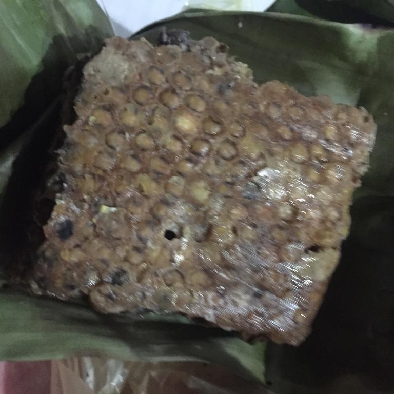 raw honeycomb, Laos