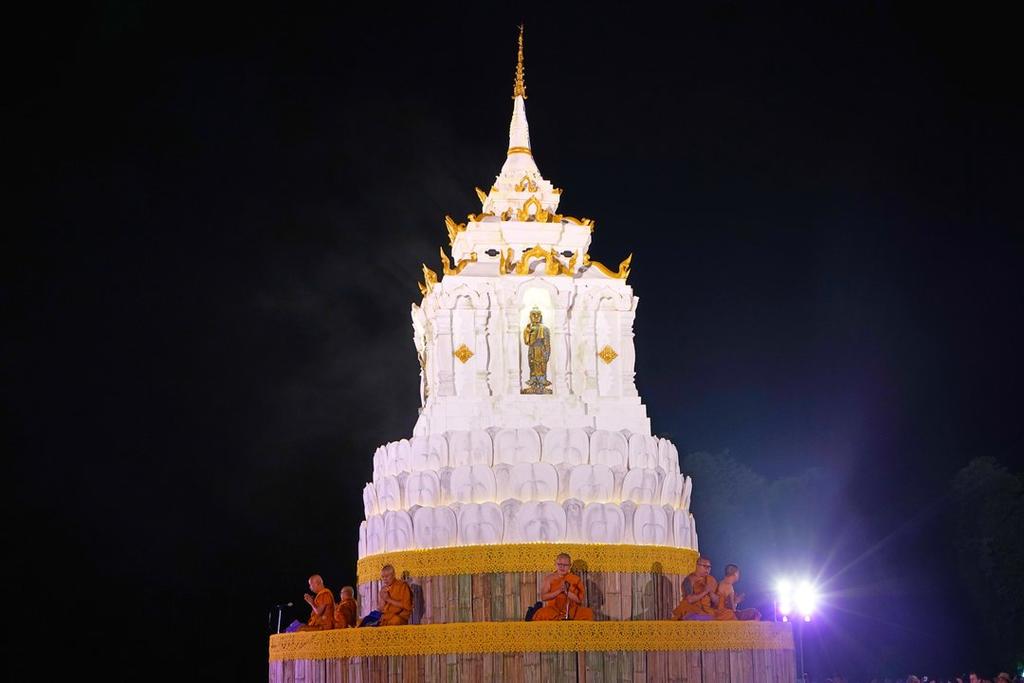 pagoda, Loi Krathong, Chiang Mai, Thailand