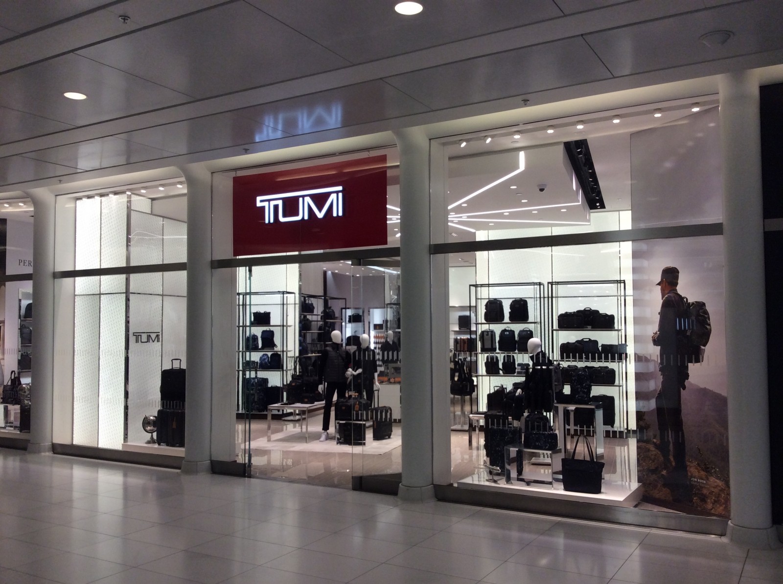 TUMI 185 Greenwich St New York, NY 10006 on 4URSPACE retail profile