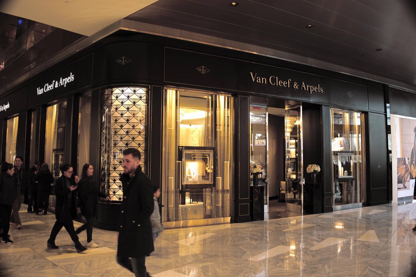 Van Cleef & Arpels 10 Hudson Yards New York, NY 10001 on 4URSPACE