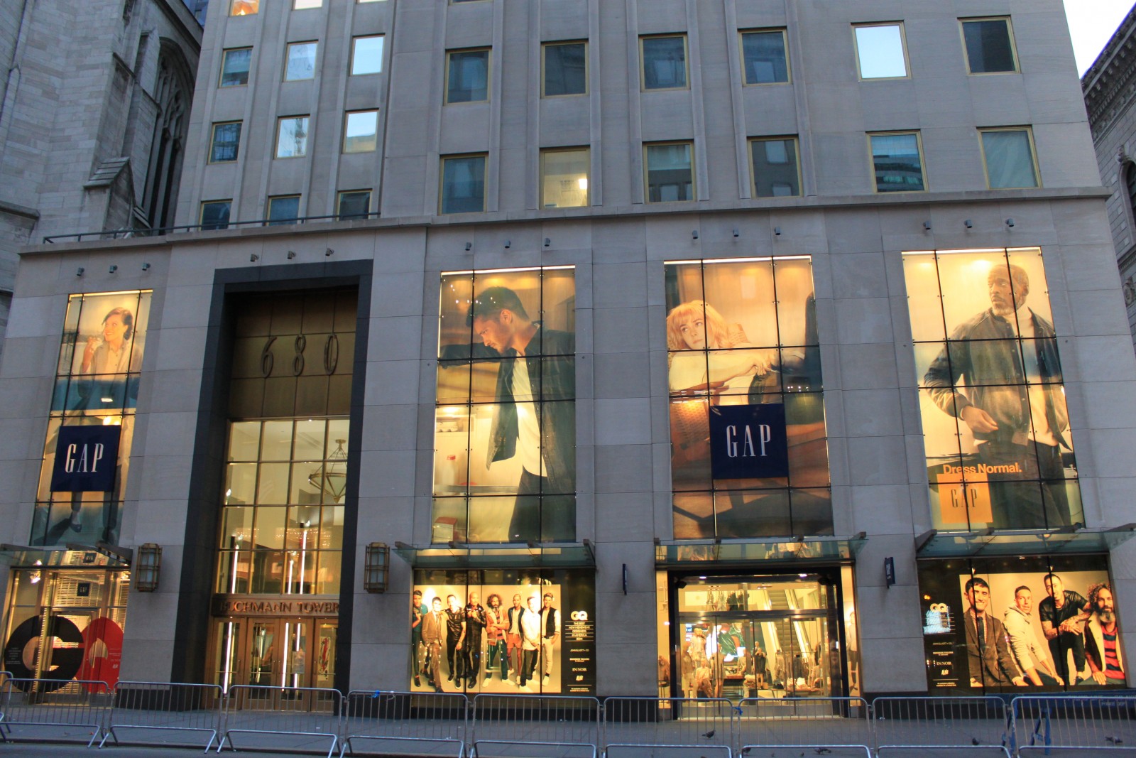 GAP 680 5th Avenue New York, NY 10019 on 4URSPACE retail profile