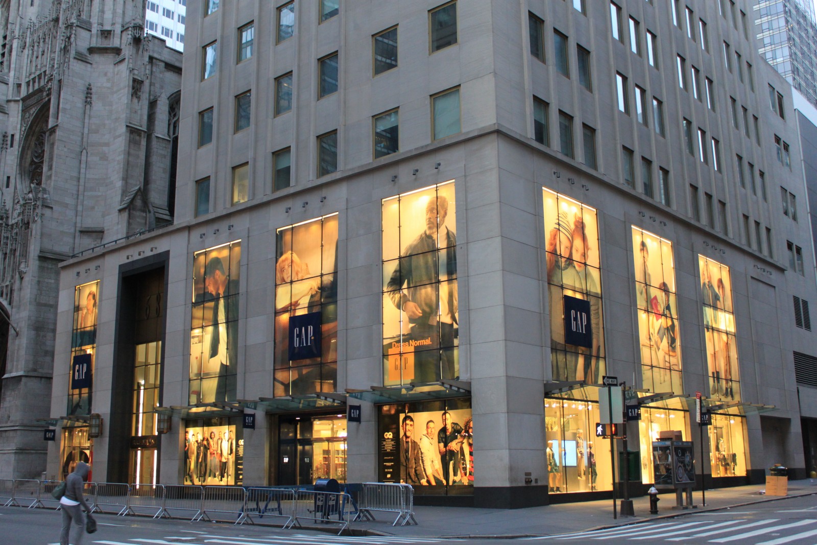 GAP 680 5th Avenue New York, NY 10019 on 4URSPACE retail profile