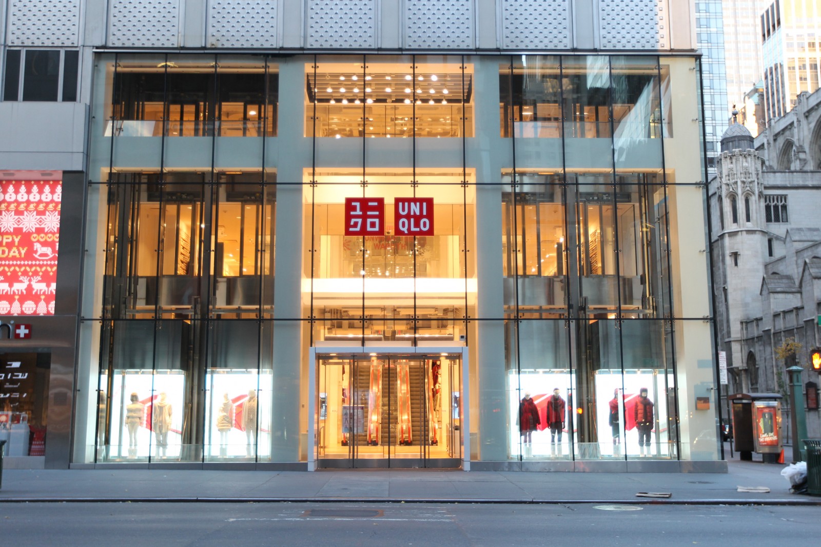 UNIQLO 666 5th Avenue New York, NY 10019 on 4URSPACE retail profile
