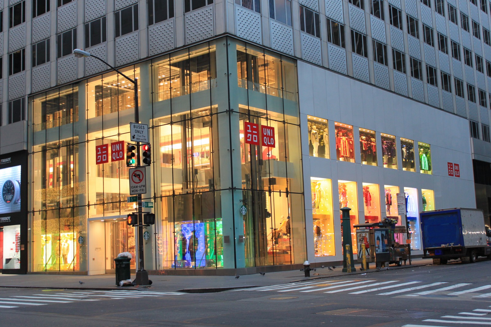 UNIQLO 666 5th Avenue New York, NY 10019 on 4URSPACE retail profile