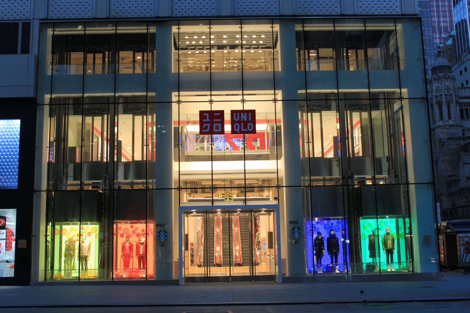 UNIQLO 666 5th Avenue New York, NY 10019 on 4URSPACE retail profile