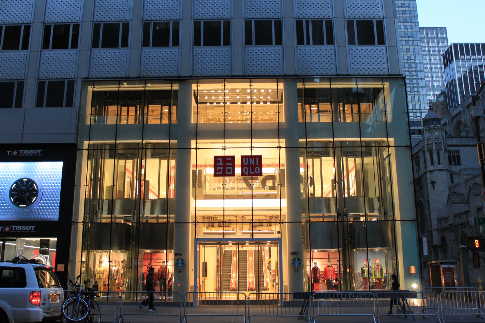 UNIQLO 666 5th Avenue New York, NY 10019 on 4URSPACE retail profile