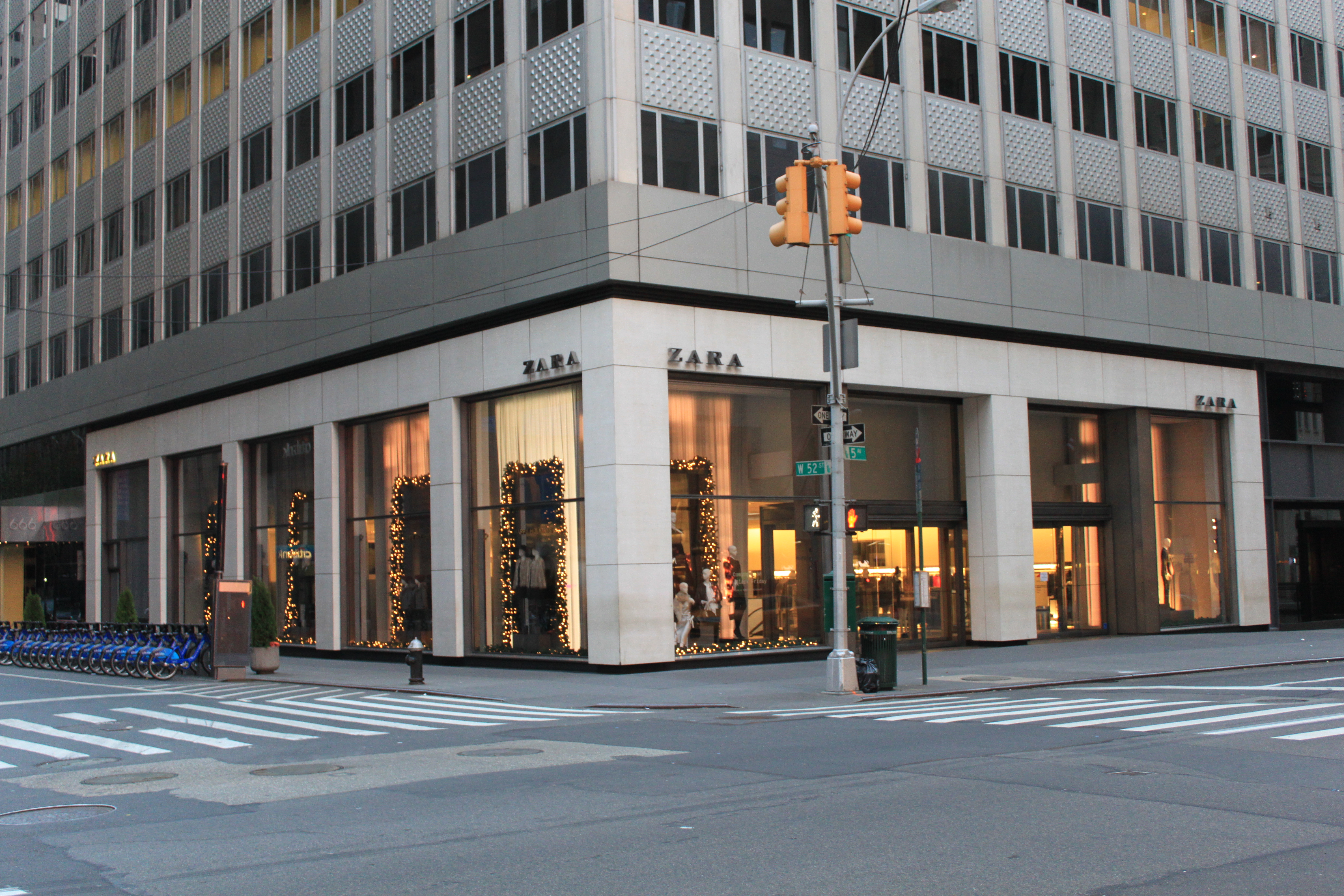 ZARA 666 5th Avenue New York, NY 10019 on 4URSPACE retail profile