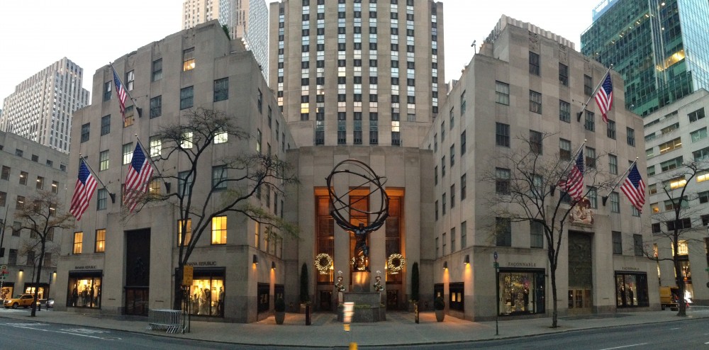banana republic 34th street hours