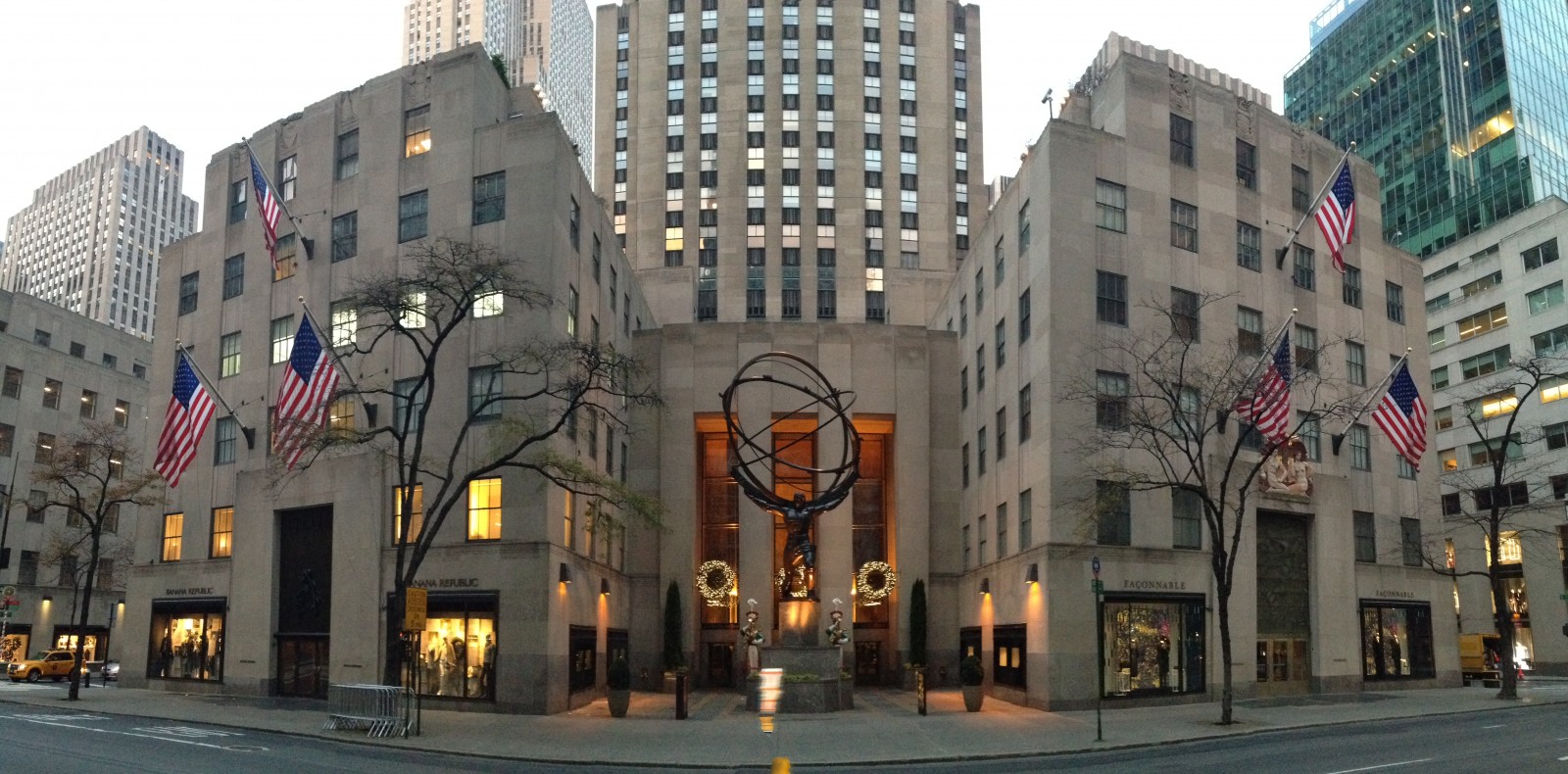 BANANA REPUBLIC 626 5th Avenue New York, NY 10019 on 4URSPACE retail