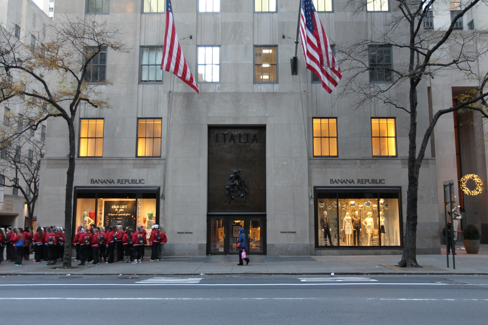 BANANA REPUBLIC 626 5th Avenue New York, NY 10019 on 4URSPACE retail