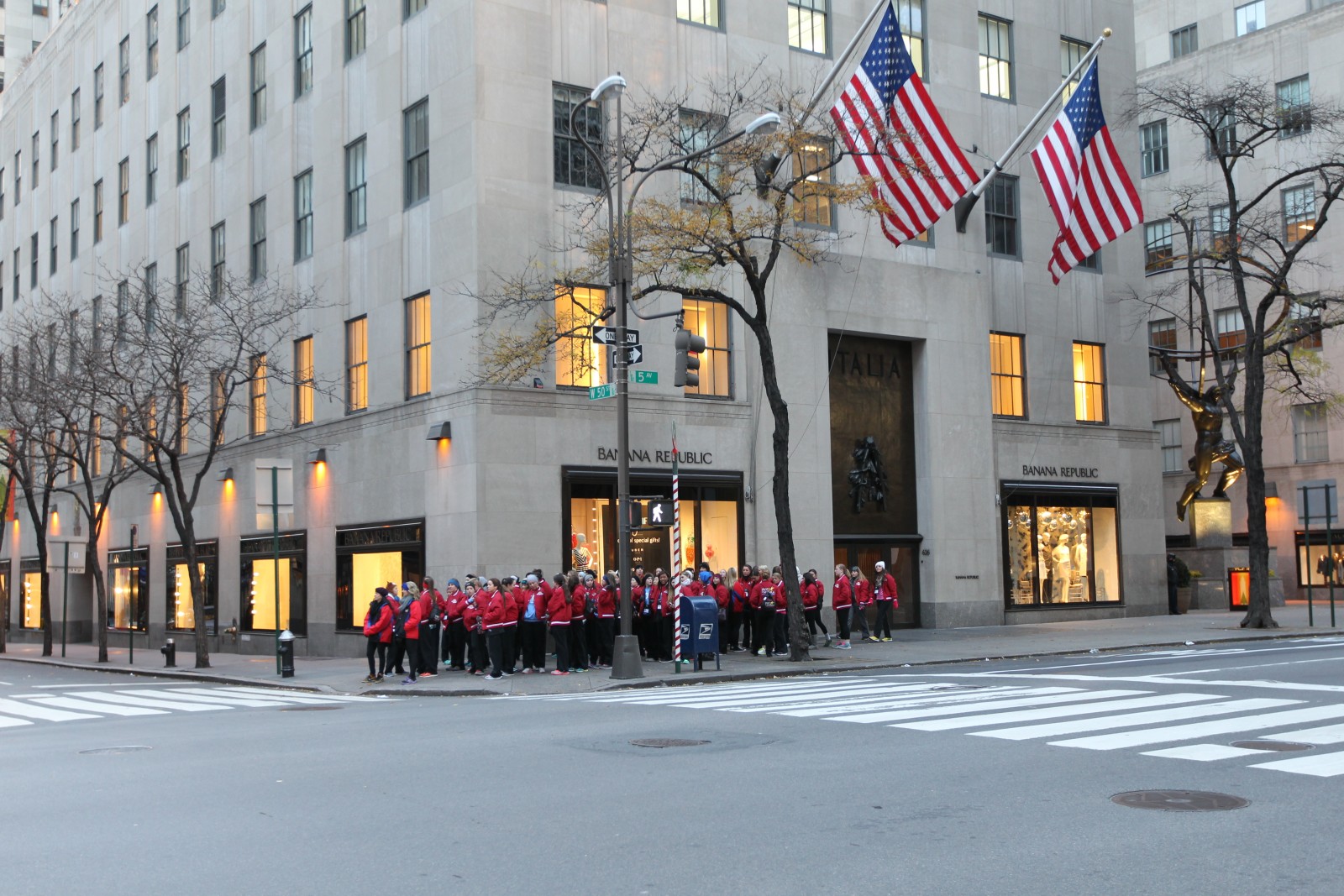 BANANA REPUBLIC 626 5th Avenue New York, NY 10019 on 4URSPACE retail