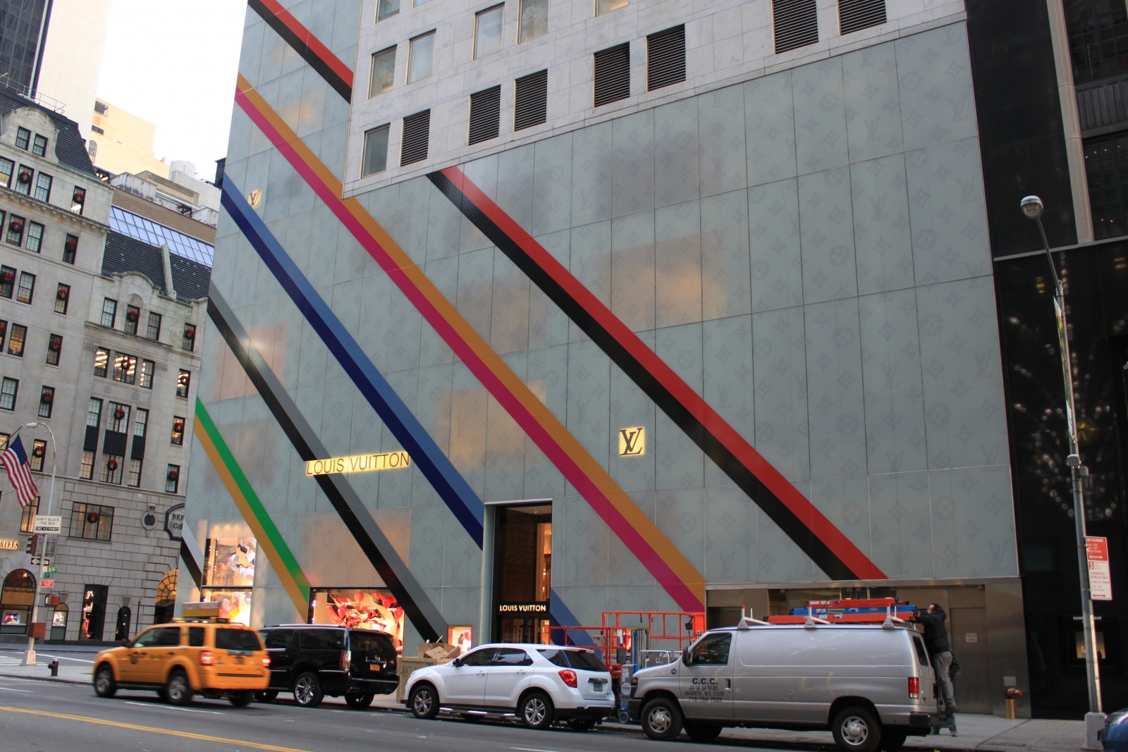 LOUIS VUITTON 1E 57th Street New York, NY 10022 on 4URSPACE retail profile
