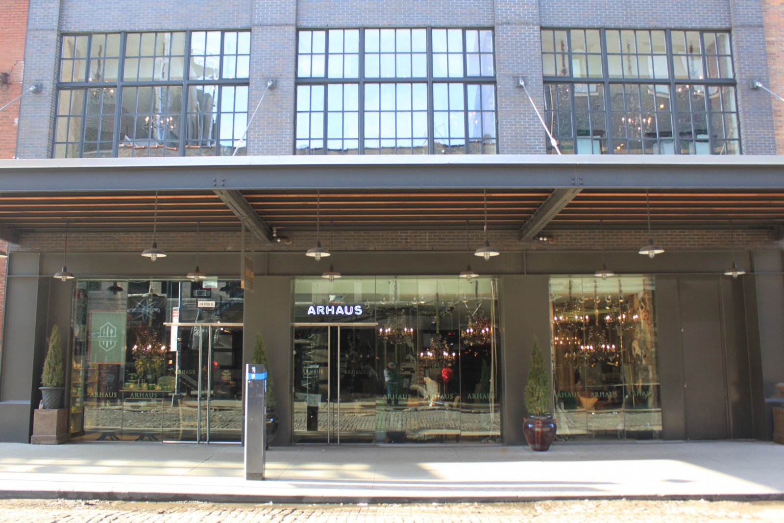 Arhaus Furniture 410 W 13th St New York, NY 10014 on 4URSPACE retail