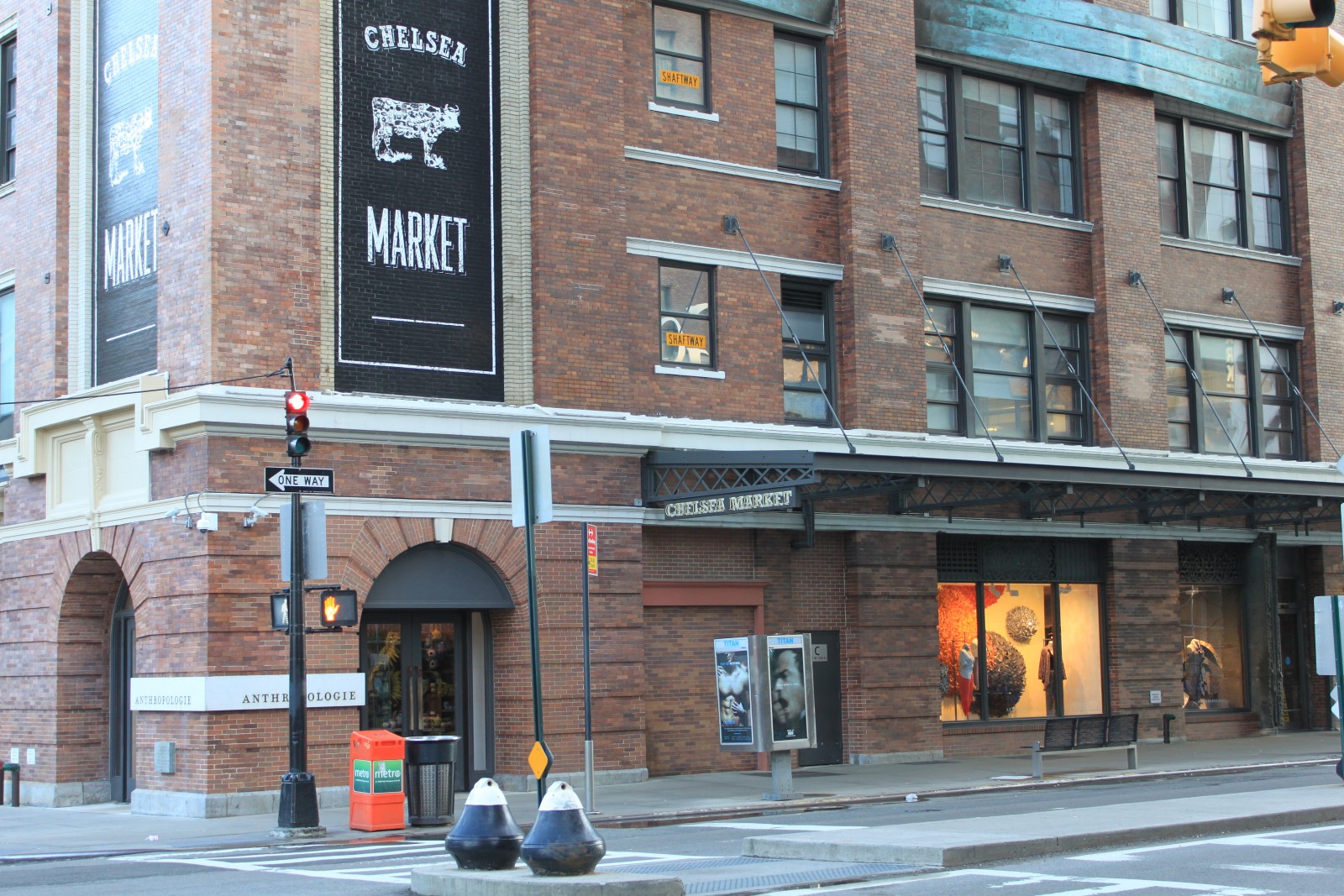 Anthropologie 75 9th Ave New York, NY 10011 on 4URSPACE retail profile