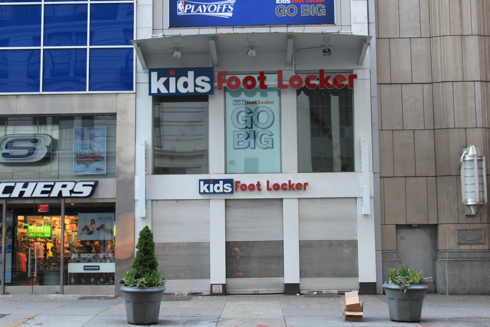 Kids Foot Locker 142 West 34th Street New York, NY 10001 on 4URSPACE retail profile