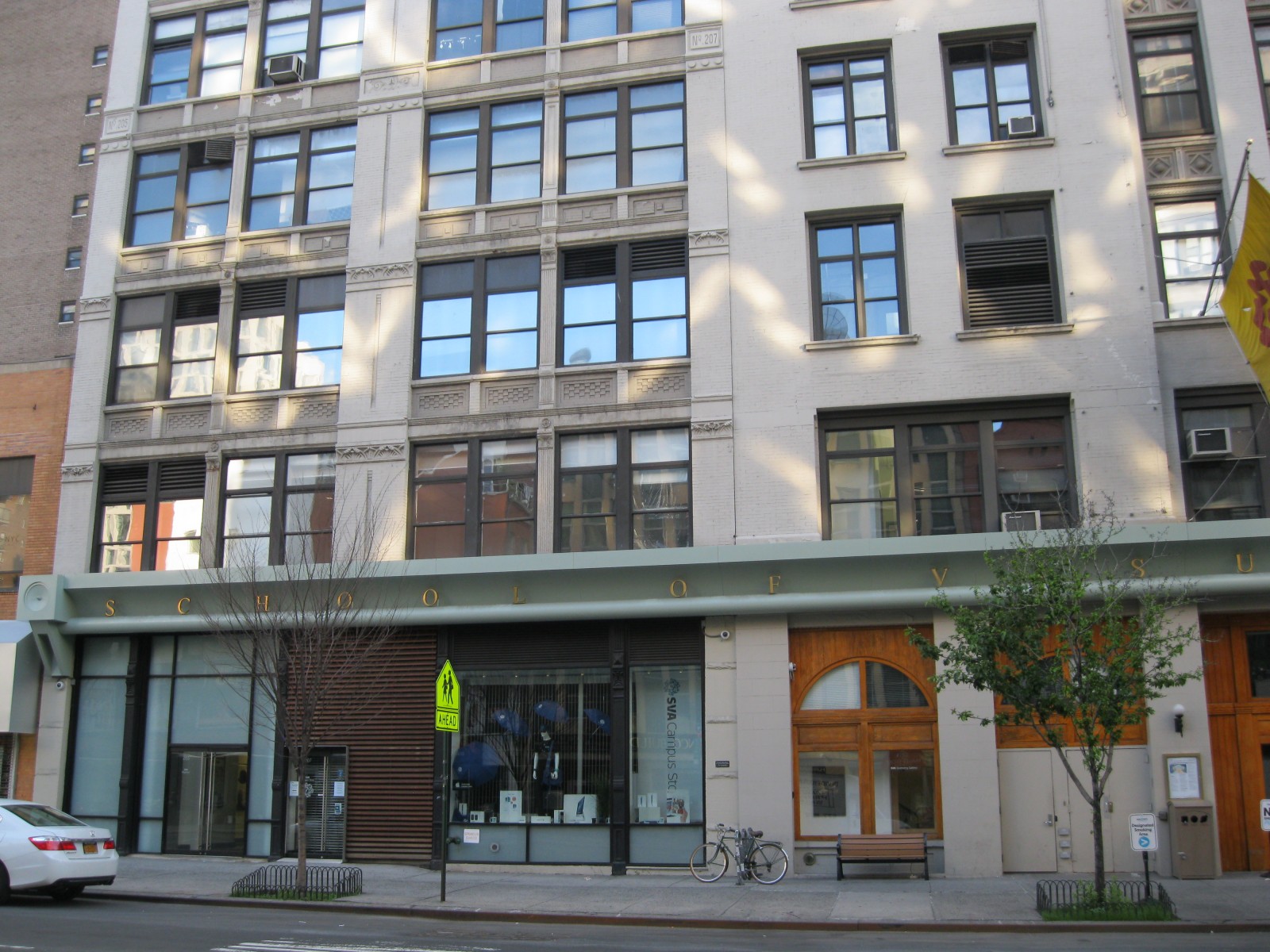 School of Visual Arts 209 East 23rd Street New York, NY 10010 on 4URSPACE retail profile