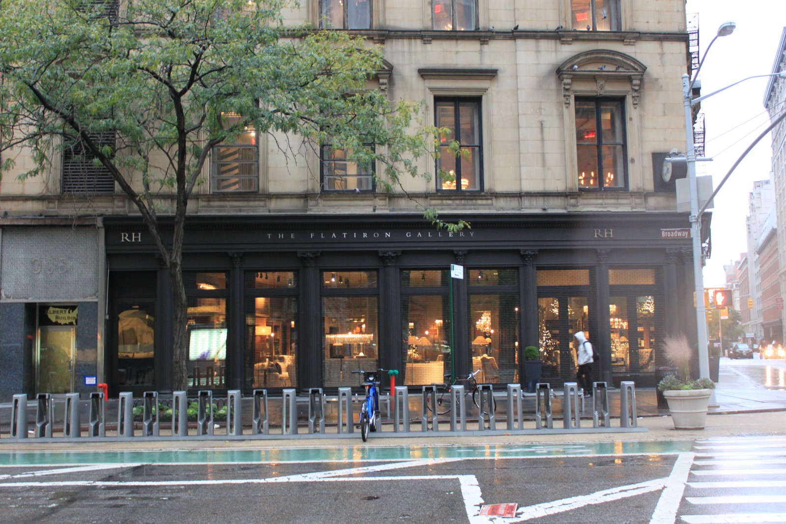 Restoration Hardware 935 Broadway New York, NY 10010 on 4URSPACE retail