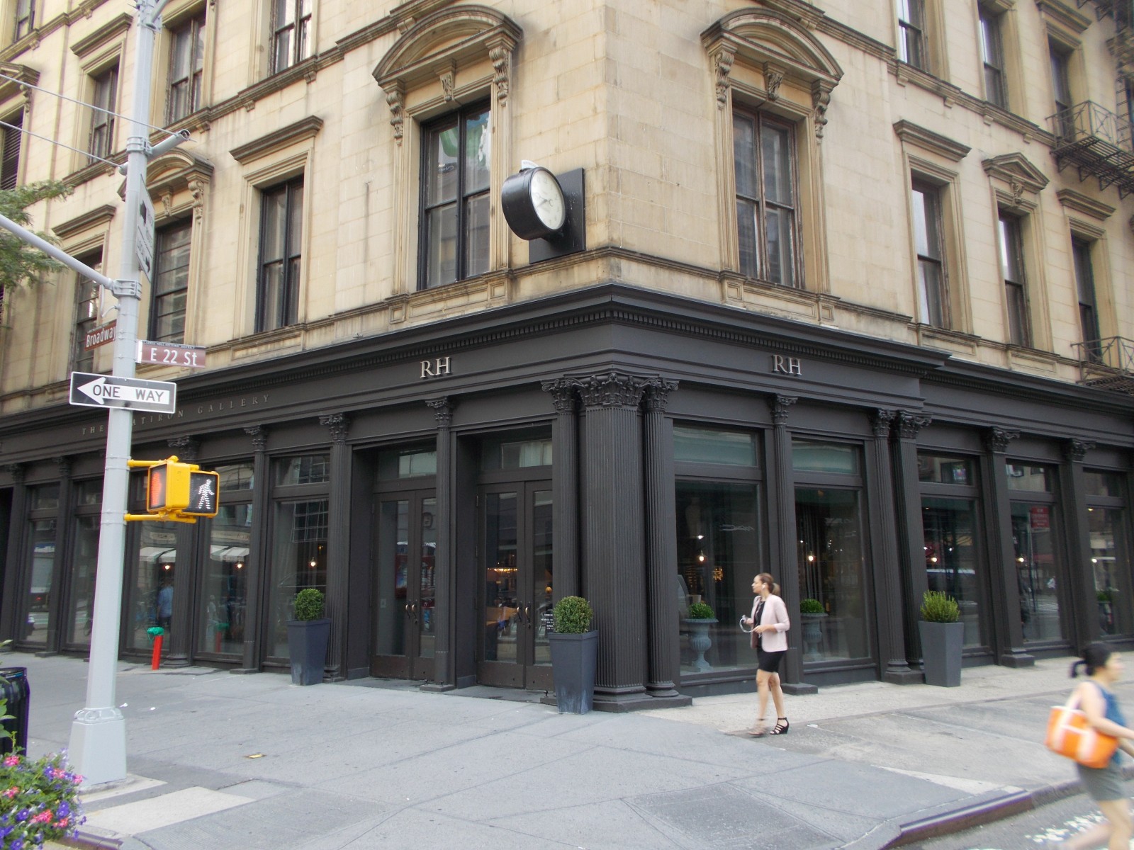 Restoration Hardware 935 Broadway New York, NY 10010 on 4URSPACE retail