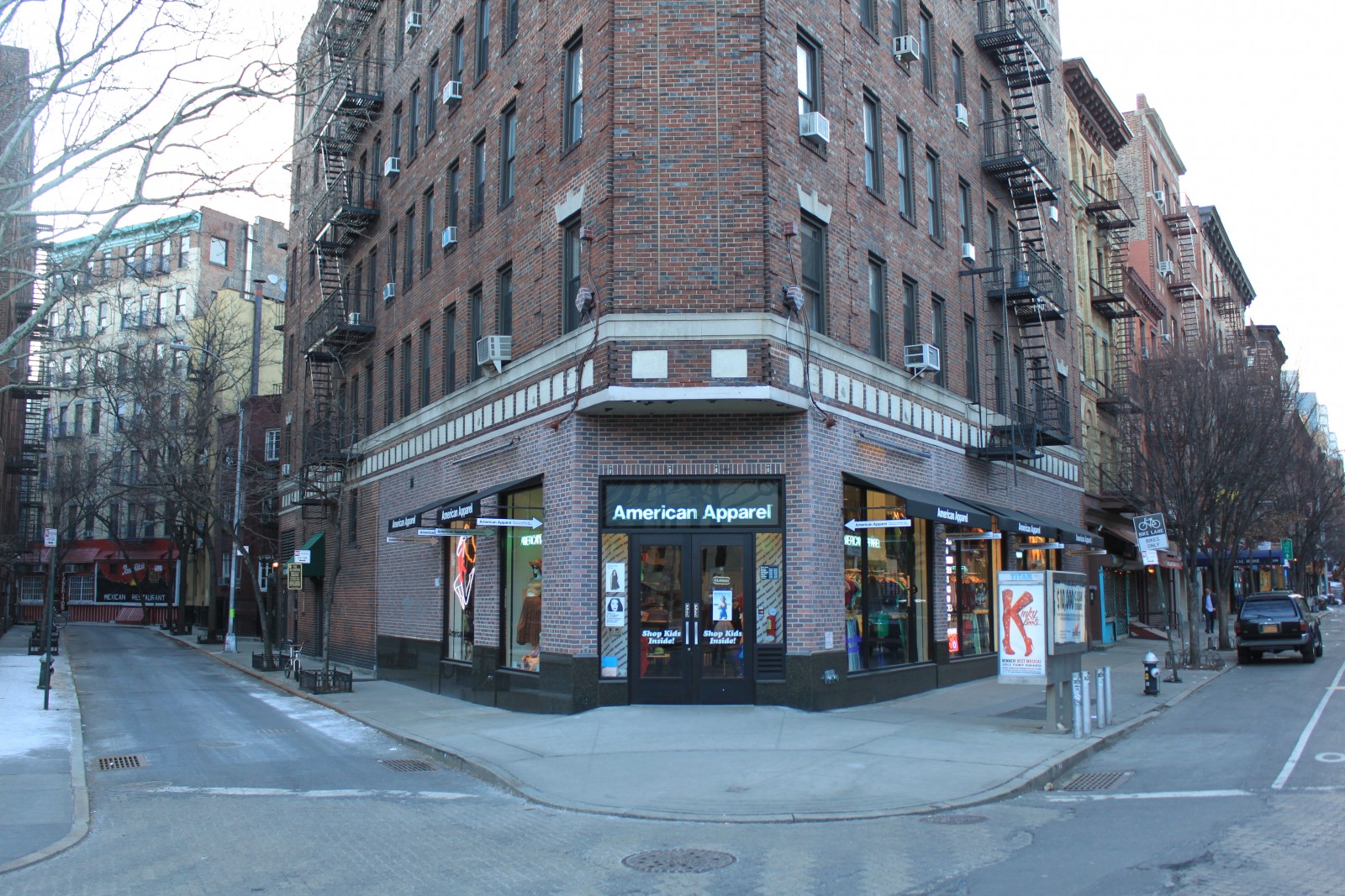 Retail location 205 Bleecker Street New York, NY 10014 on 4URSPACE