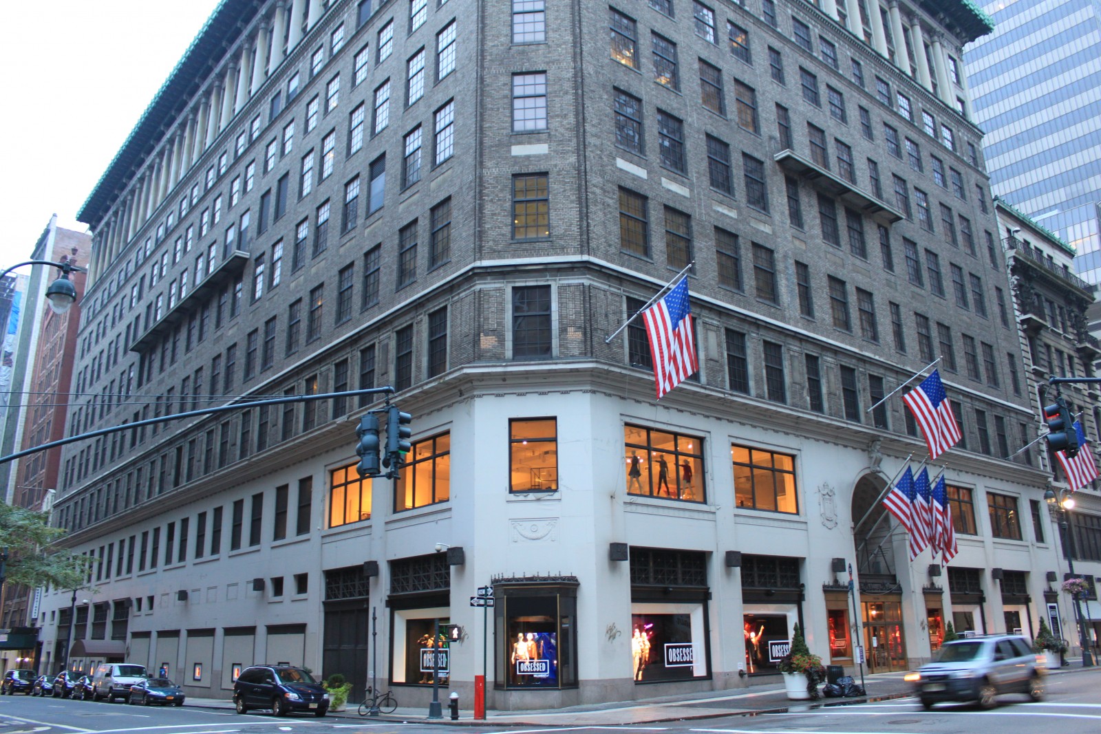 Lord & Taylor 424 5th Avenue New York, NY 10018 on 4URSPACE retail profile