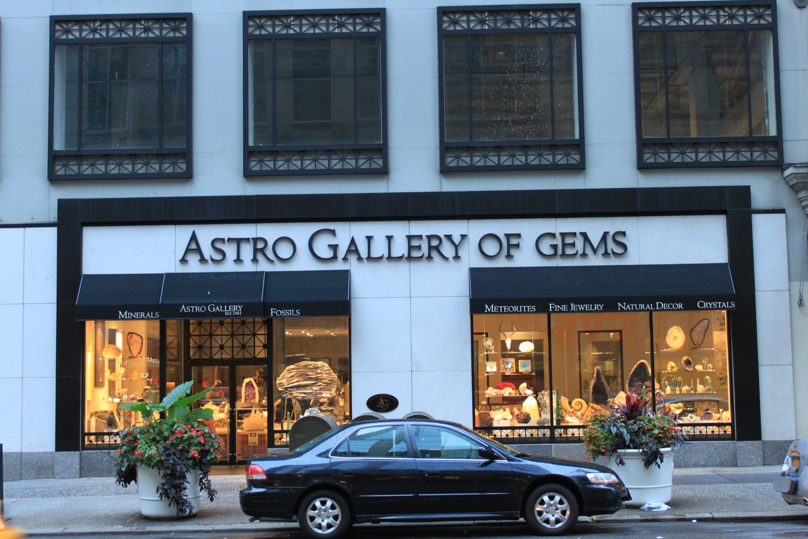 Astro Gallery of Gems 417 5th Avenue New York, NY 10016 on 4URSPACE