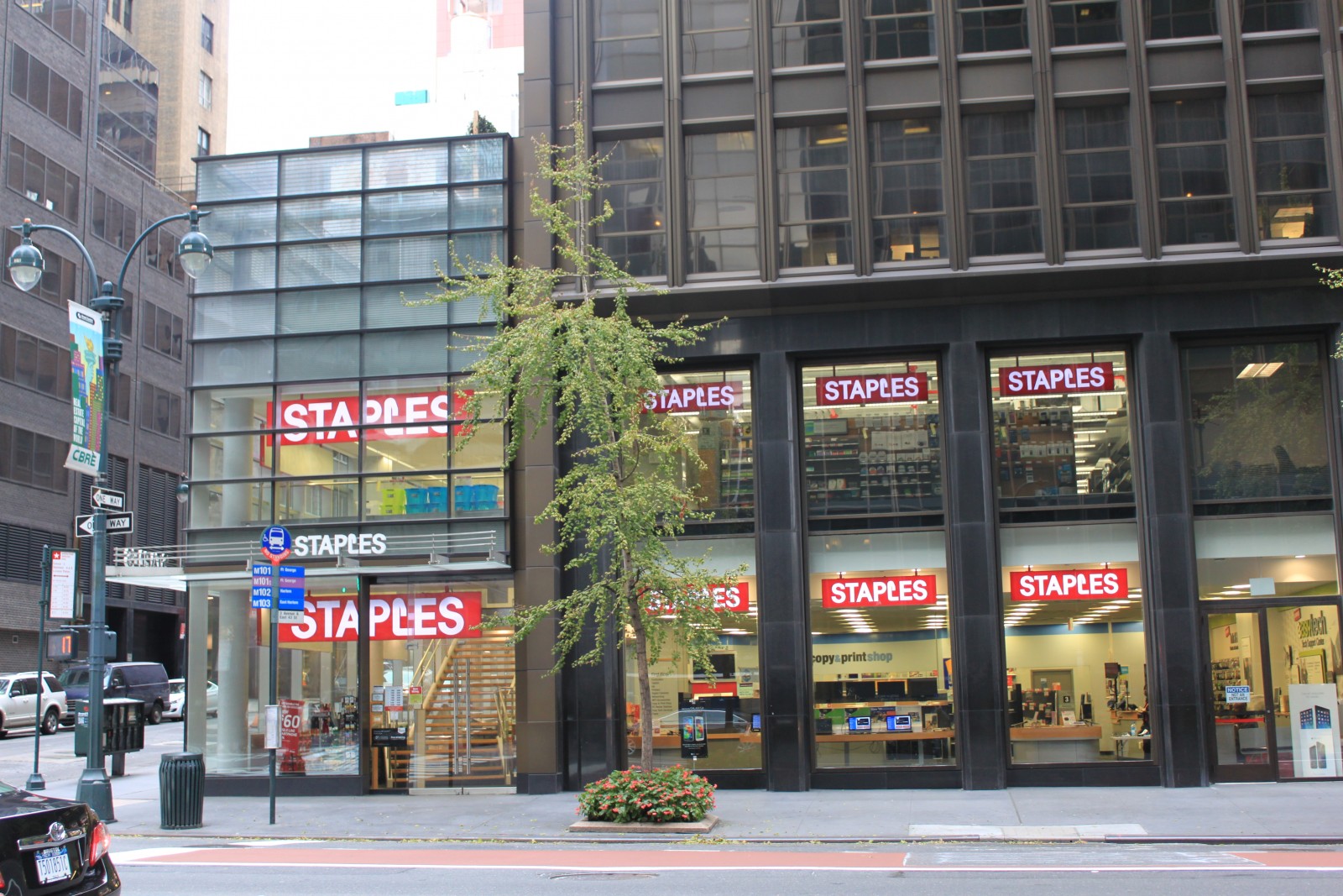 Staples 675 3rd Ave New York, NY 10017 on 4URSPACE retail profile