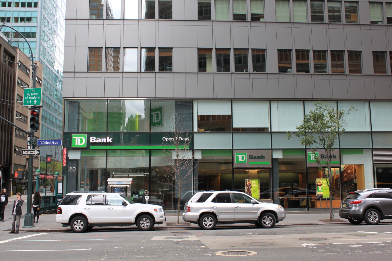 TD Bank 880 3rd Ave New York, NY 10022 on 4URSPACE retail profile