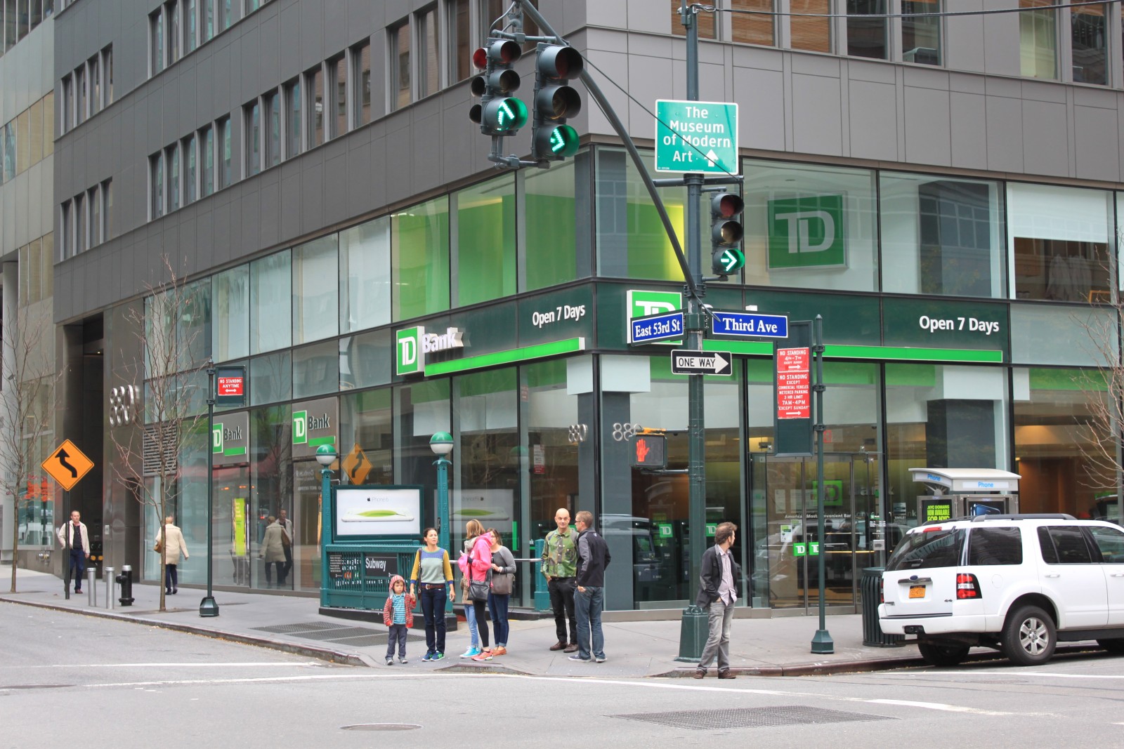 TD Bank 880 3rd Ave New York, NY 10022 on 4URSPACE retail profile