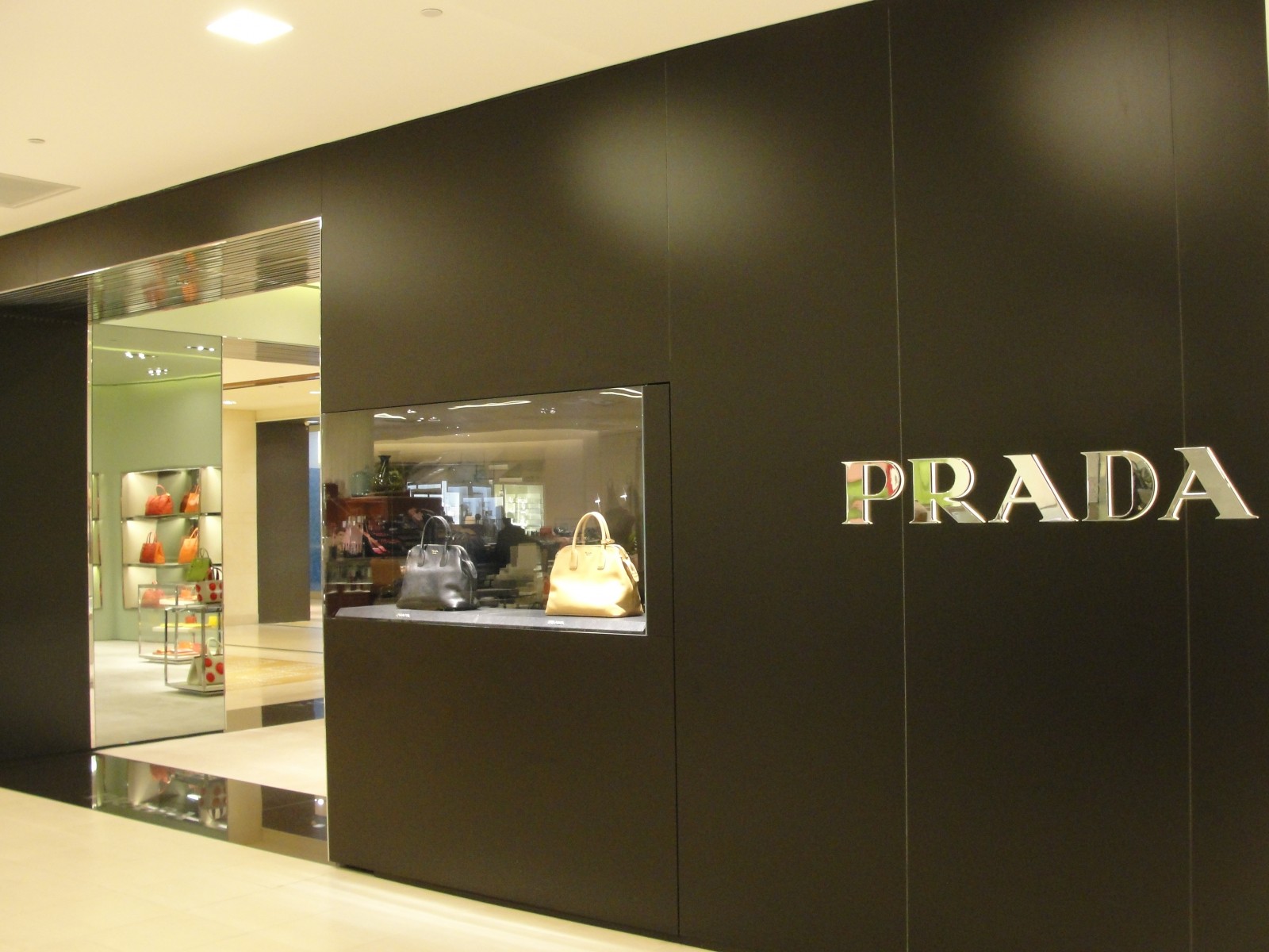 PRADA 5115 Westheimer Road Houston, TX 77056 on 4URSPACE retail profile