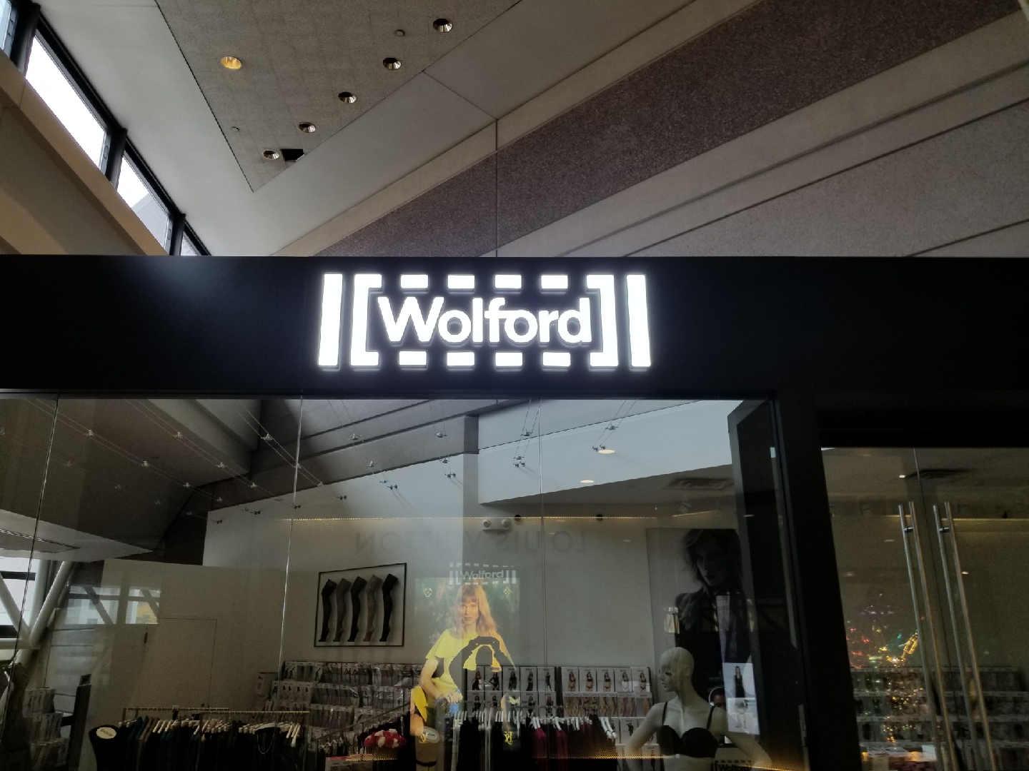 Wolford 100 Huntington Ave Boston, MA 02116 on 4URSPACE retail profile