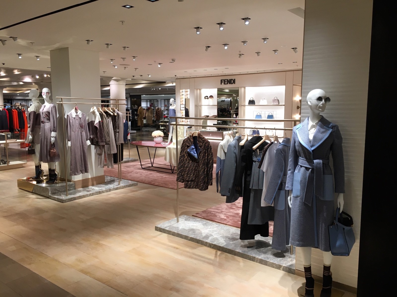 FENDI 400 Oxford St London, W1A 1AB on 4URSPACE retail profile