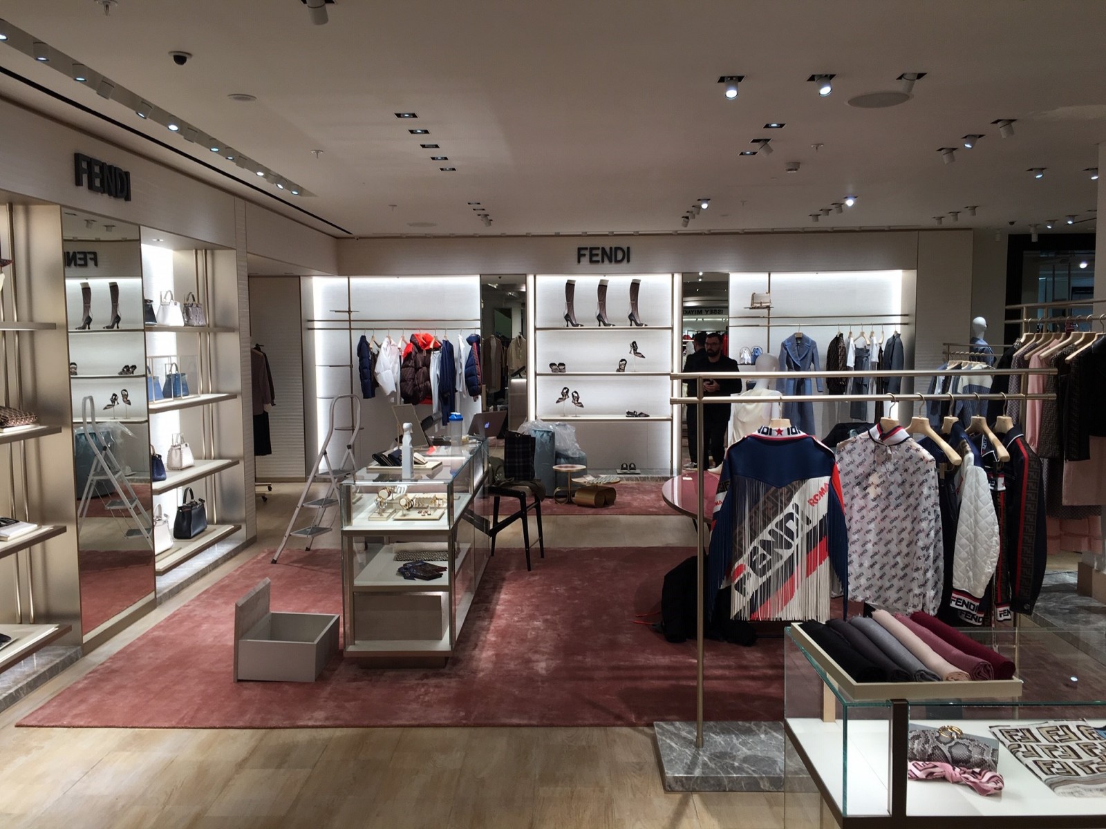 FENDI 400 Oxford St London, W1A 1AB on 4URSPACE retail profile