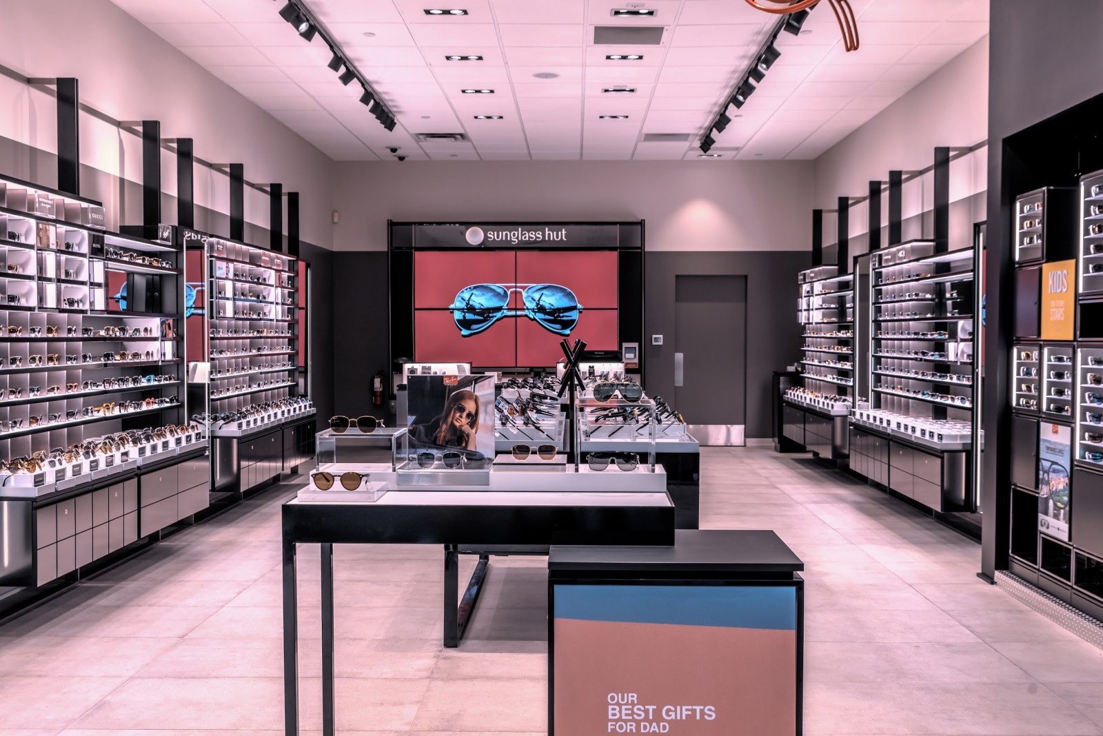 Sunglass Hut 4500 N. Oracle Road Tucson, AZ 85705 on 4URSPACE retail